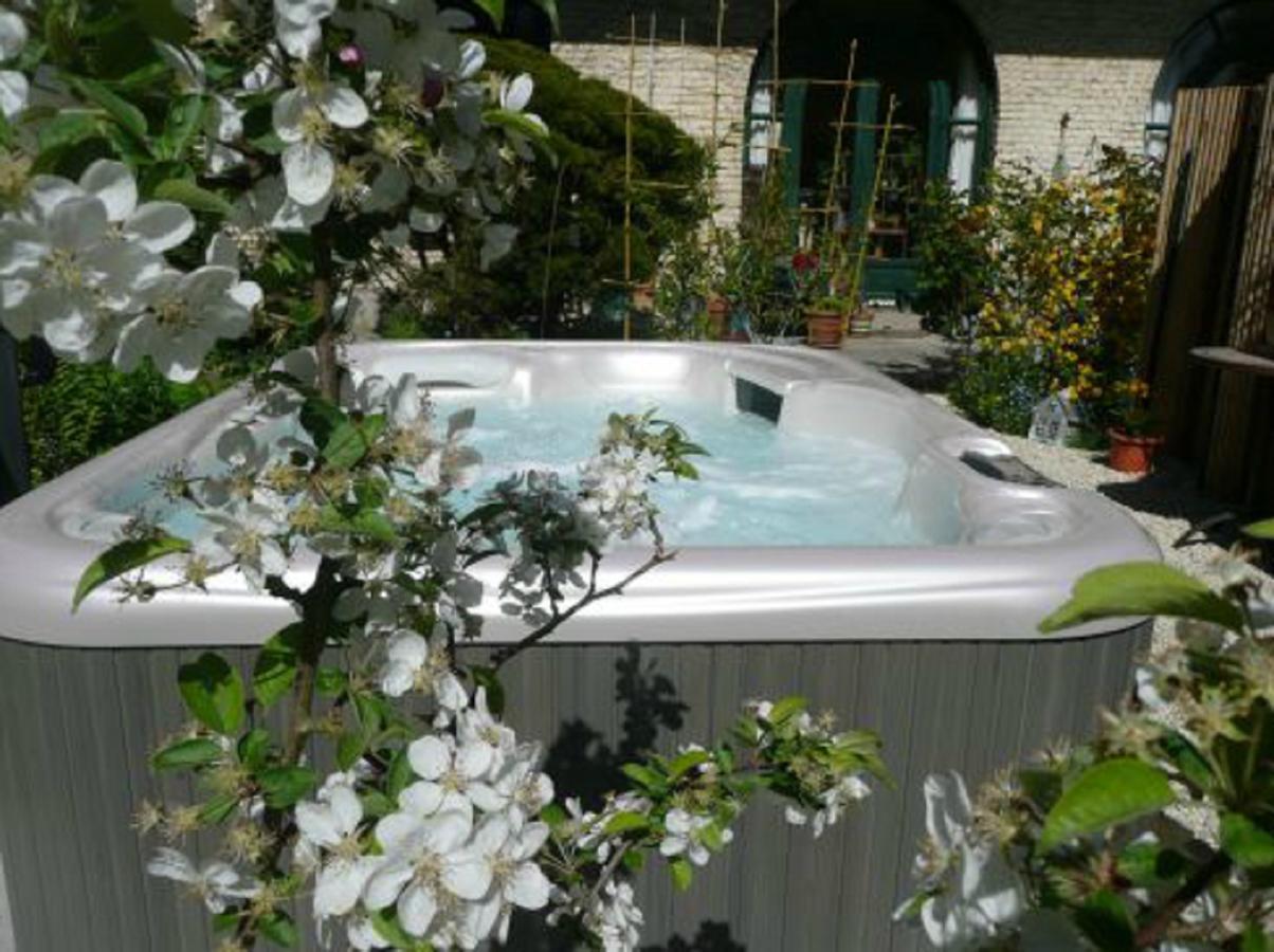 Manoir De Bois En Ardres Bed & Breakfast Dış mekan fotoğraf