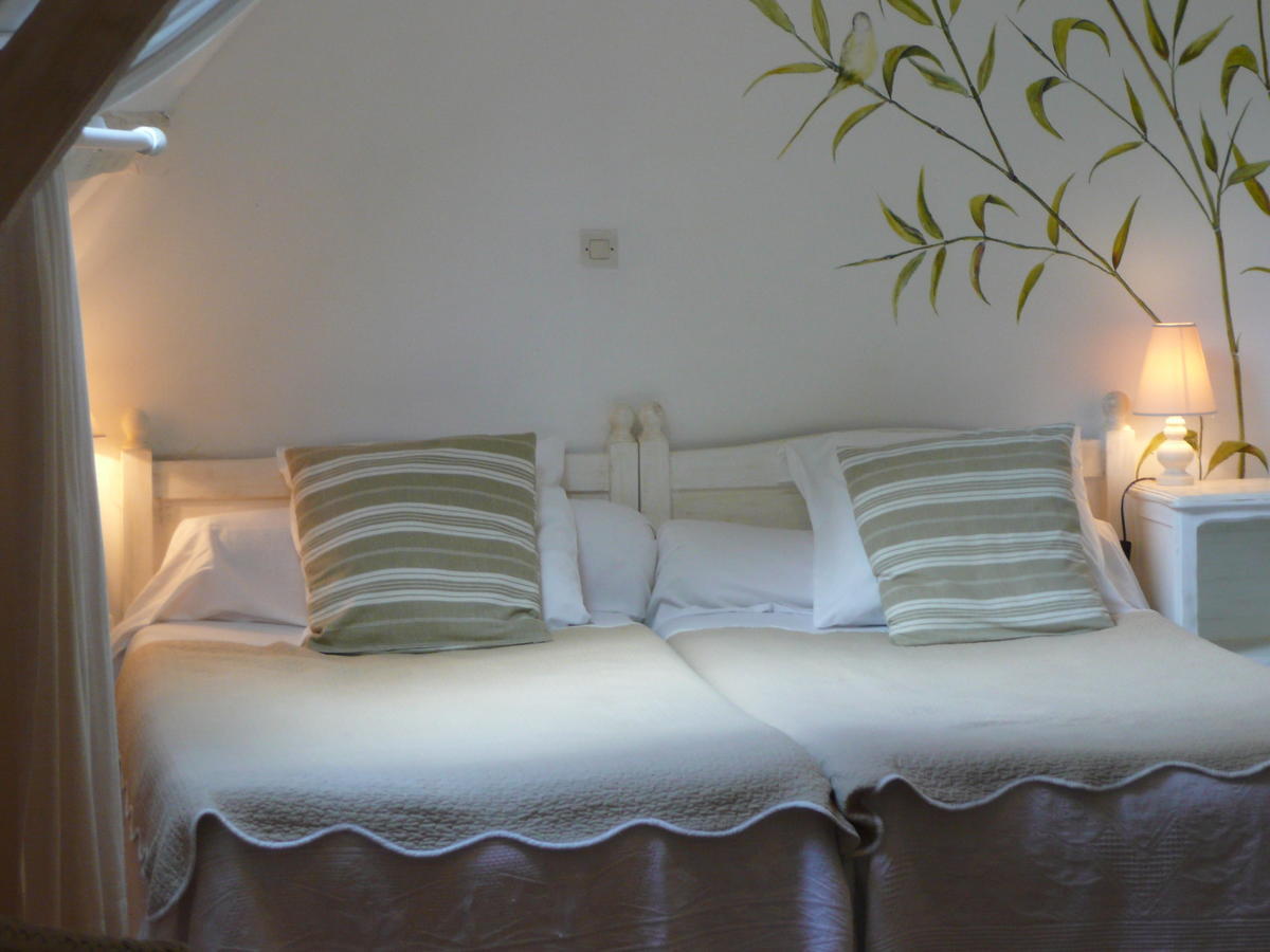 Manoir De Bois En Ardres Bed & Breakfast Oda fotoğraf